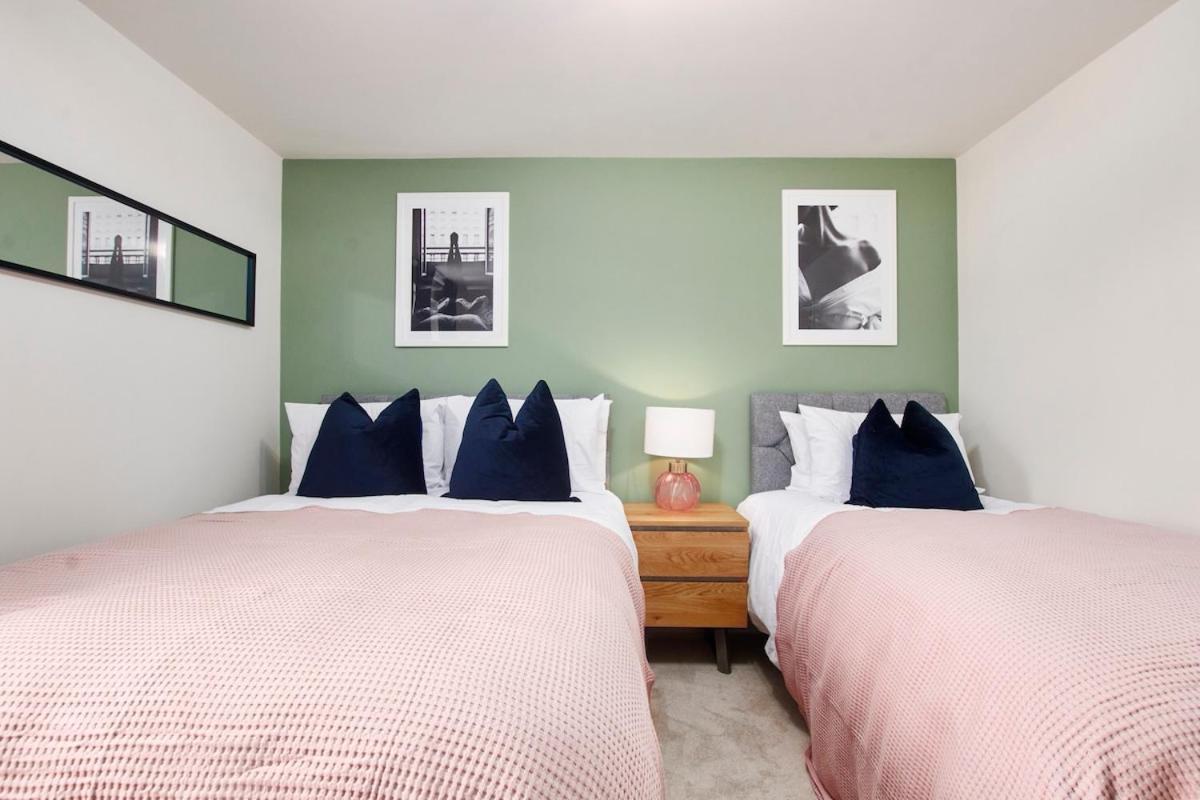 Holiday home Perfect 3br House Sleeps 9 *